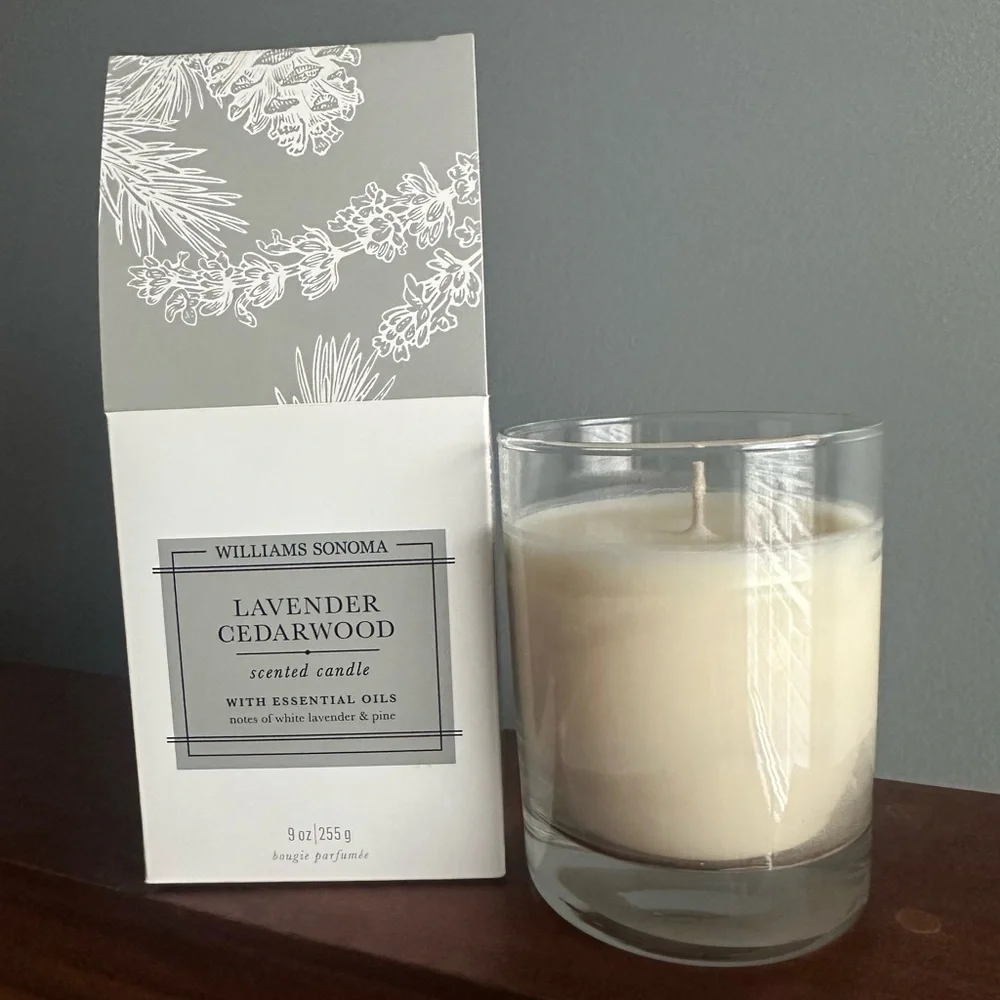 NIB. William Sonoma Lavender Cedarwood Scented Candle 225g/9oz. 48 hrs burn time